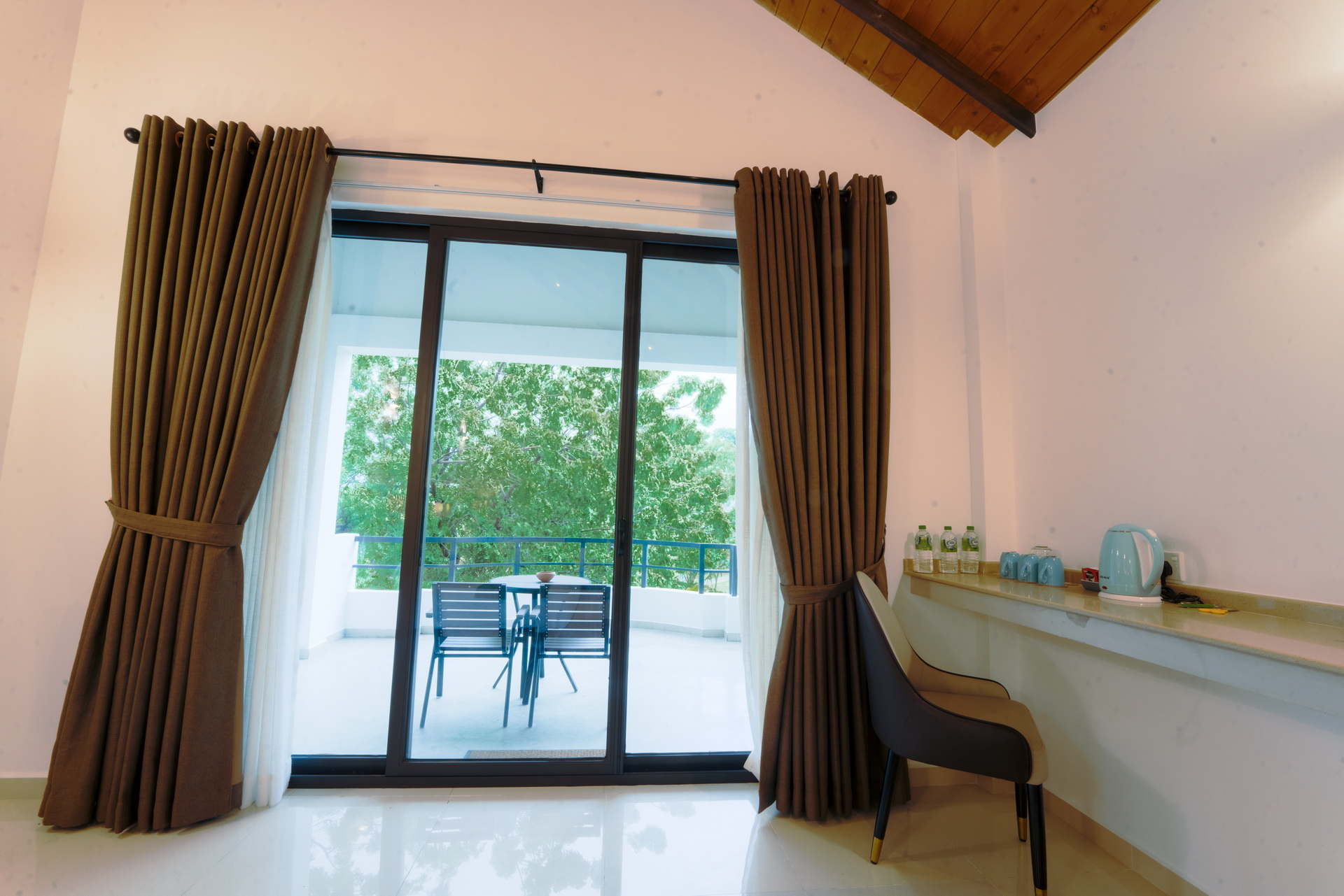 Breeze Rooms